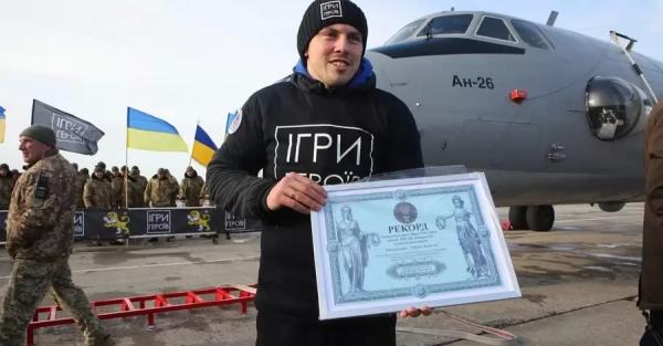 На Харьковщине потерявший на войне ногу экс-военный установил рекорд, протянув 16-тонный самолет - 