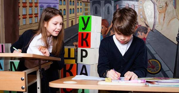 Улучшают осанку, память и внимание: во львовских школах оценили стоячие парты - Life