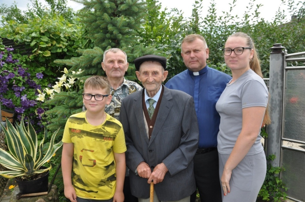 В Тернопольской области умер 105-летний дедушка из семьи долгожителей - Life