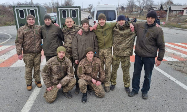 Україна повернула з полону 12 людей, серед них захисники Маріуполя,  Зміїного та ЧАЕС
