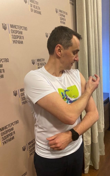 Виктор Ляшко вакцинировал сам себя и показал это на фото - 
