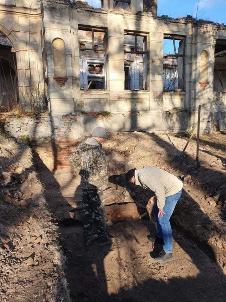 Во Львовской области раскопали древние руины на территории дворца - 