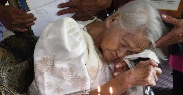 На Филиппинах умерла самая старая женщина в мире - 