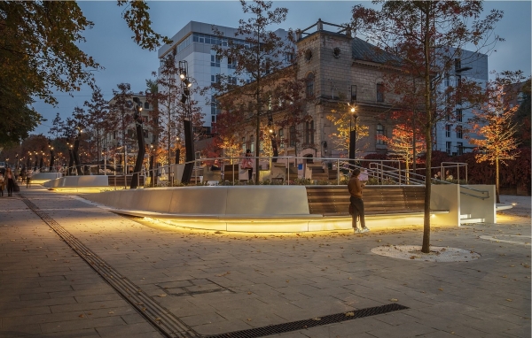 Факт. Відреконструйовану вул. Яворницького у Дніпрі номінували на премію найкращих сучасних архітектурних об'єктів у Європі - 
