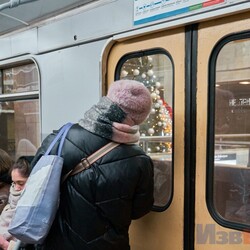 Елка в харьковском метро засияла огнями - Life