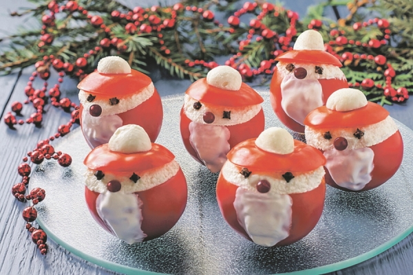 Необычные рецепты для новогоднего стола: пудинг, сырные Деды морозы и шуба-роллы - 