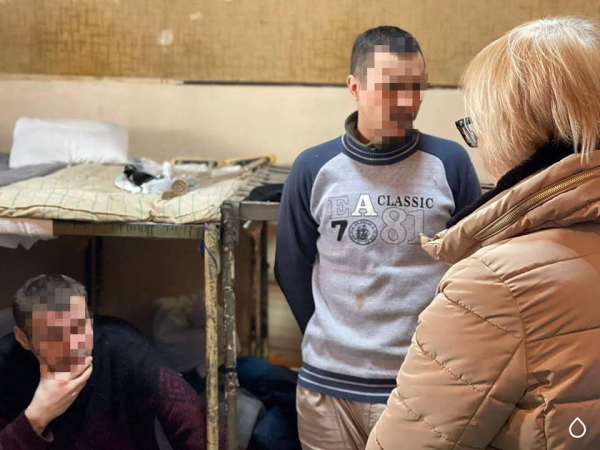 Українська омбуцвумен перевірила місця тримання полонених з РФ - у камерах є навіть телевізор (фото)