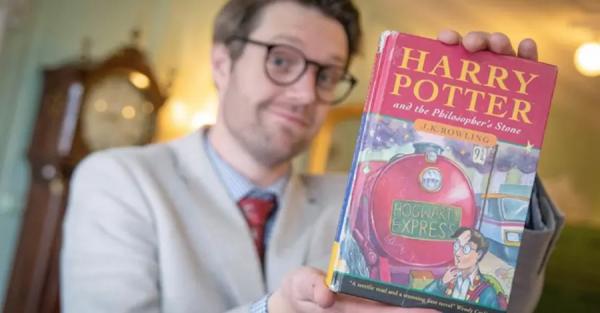Первое издание "Гарри Поттера" ушло с молотка за 471 тысячу долларов - 