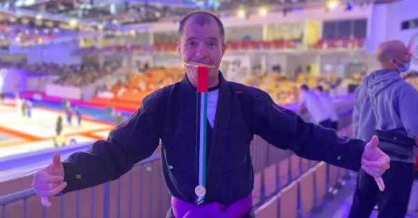Дворник - чемпион мира по джиу-джитсу: Выиграл медаль и футболку - денег там не заработал - 