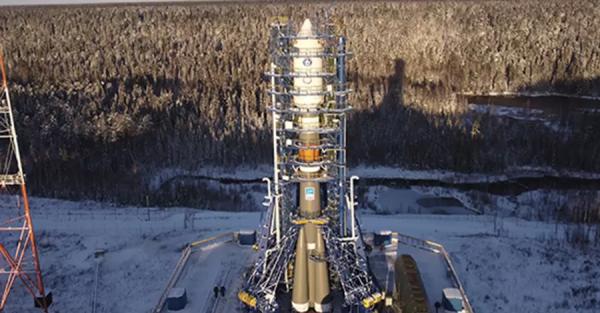 В России запустили ракету Союз с военным спутником - 