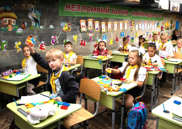 Родители школьников от Львова до Харькова: о проблемах с укрытиями, онлайн-уроками и питанием - Life